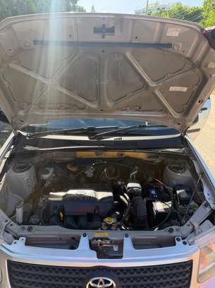 Toyota succeed image 2