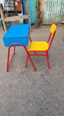 Durable School lockers+chair image 2