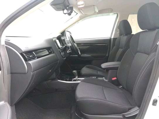Mitsubishi outlander image 6