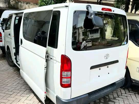 Toyota Hiace 7l image 4