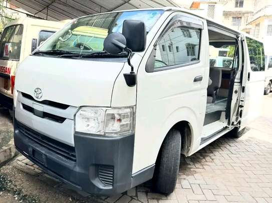 Toyota Hiace 7l image 2