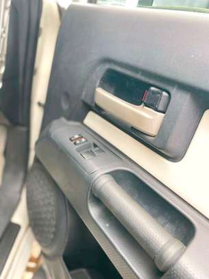 TOYOTA FJ CRUISER 2013MODEL PETROL image 3