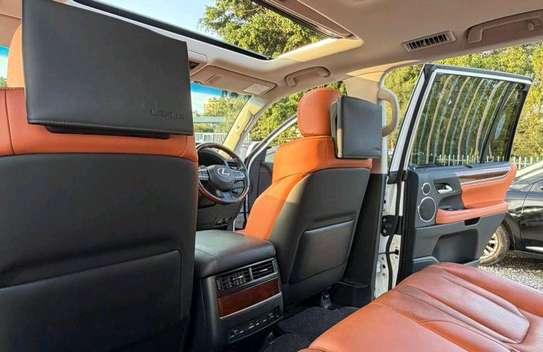 2019 Lexus LX570 image 8