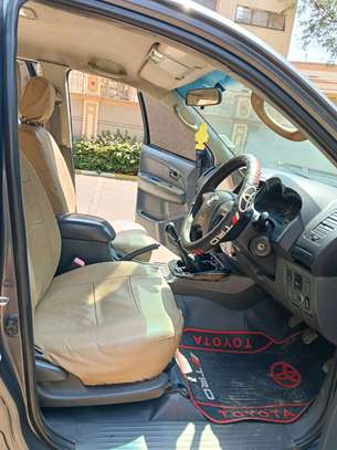 TOYOTA HILUX DOUBLE CAB MANUAL LOCALLY ASSEMBLED 2014 MODEL. image 5