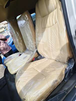 Toyota Hiace 9l manual diesel silver 2018 image 2