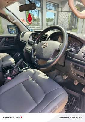 Landcruiser V8 Manual Diesel is on sale in mombasa image 9