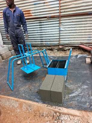 Heavy-Duty Manual Cement Block Maker Steel Frame image 2