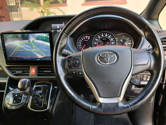 Toyota Noah WXB image 7