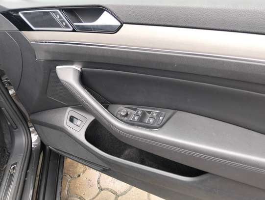 Volkswagen Passat 2018 model image 9