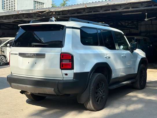 Toyota land cruiser image 6