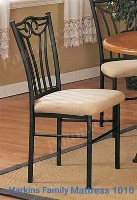 Classic modern 4 seater round dining set image 10