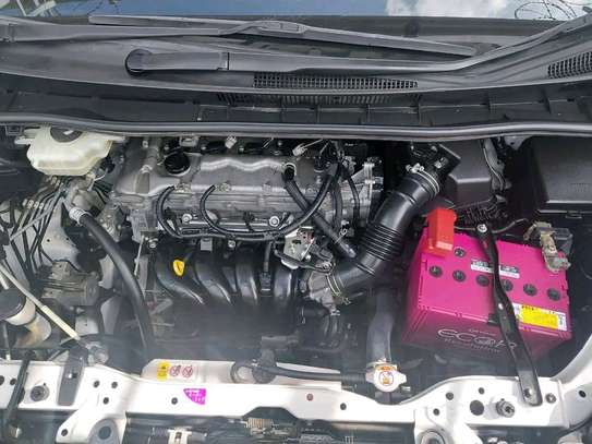 Toyota esquire image 2