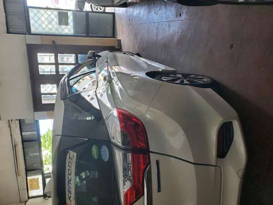Honda fit shuttle hybrid image 9