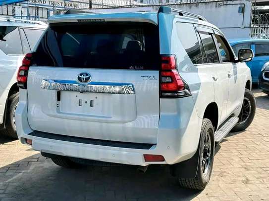 Toyota landcruiser Prado TXL image 7