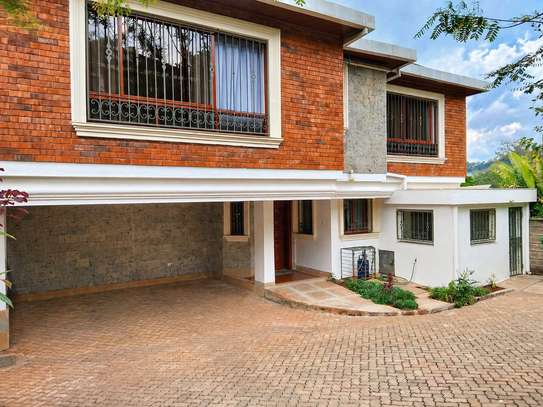 Elegant 5 Bedroom Townhouse for Sale in Kyuna image 3