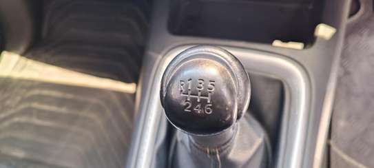 Toyota Hilux Double cabin Manual Diesel 2017 4x4 image 11