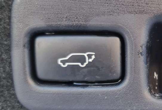 Toyota Harrier hybrid image 3