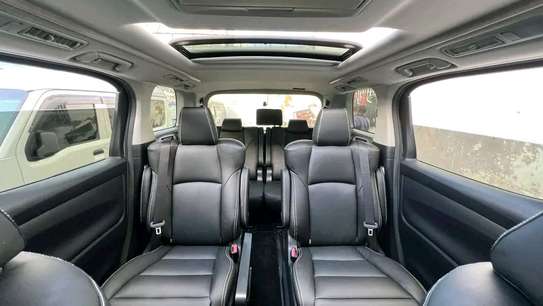Toyota Alphard  sunroof image 5