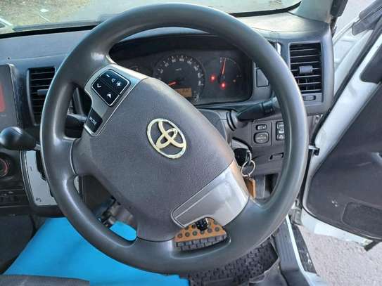 Toyota Hiace diesel 9l 2014 slightly used image 7