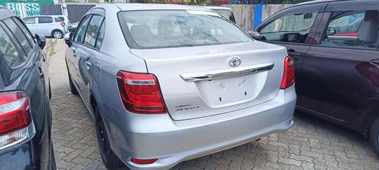 Toyota Corolla Axio Silver 2018 2WD image 7