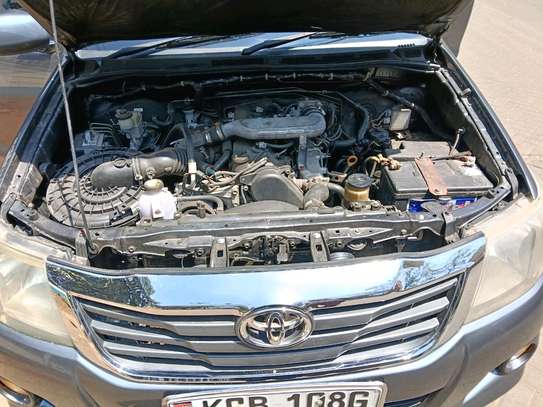 TOYOTA HILUX DOUBLE CAB MANUAL LOCALLY ASSEMBLED 2014 MODEL. image 6