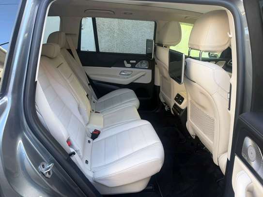 Mercedes Benz GlS 400D image 9
