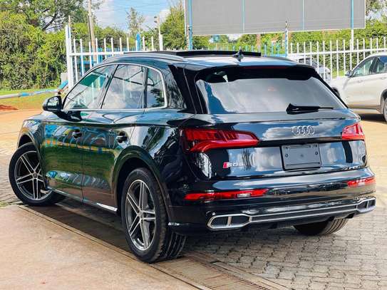 Audi SQ5 combines Black Color 2018 model image 4