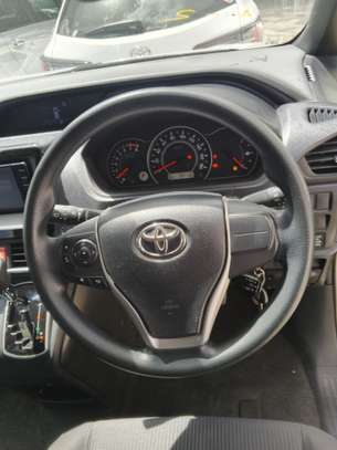 Toyota voxy 2018 on offer selling in Mombasa image 11
