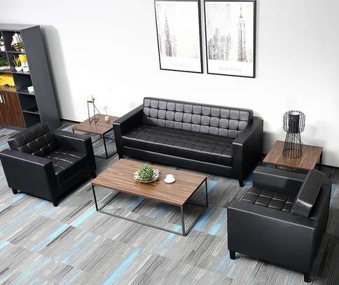 Office Sofas:5-seater executive  leather sofa In Kisumu image 2
