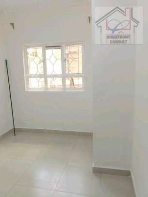 Elegant 5bedroomed residence,all en-suite ¼acre image 9