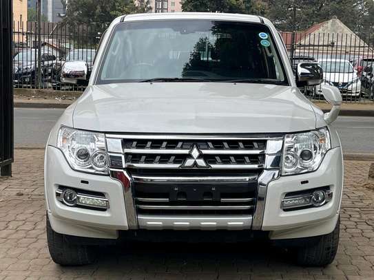 Mitsubishi Pajero white color 2018 model fully loaded image 10