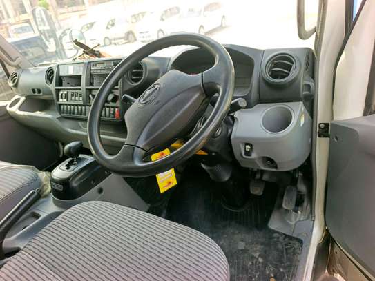 Hino Dutro freezer image 3