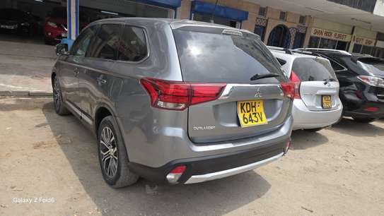 Mitsubishi Outlander KDH image 3