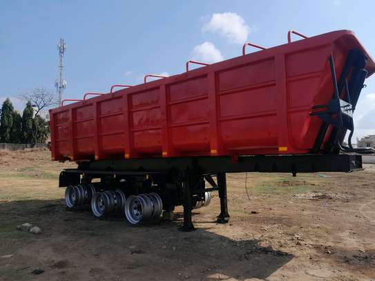 Tipping trailer image 2