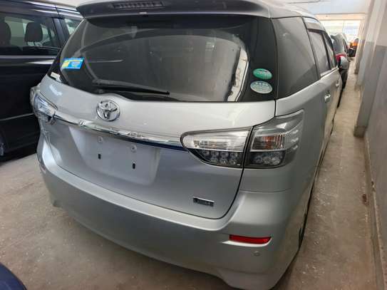 Toyota wish silve image 3