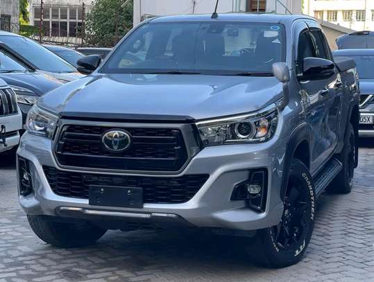 Toyota Hilux Double Cabin silver 2019 image 2