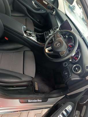 Mercedes Benz C200 image 7