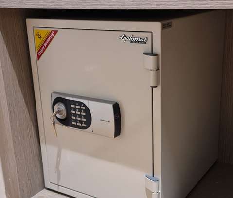 Fireproof Safe; 50 Kgs Diplomat Fireproof Safe in Ogembo image 5