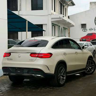 Mercedes Benz GLE350d image 6