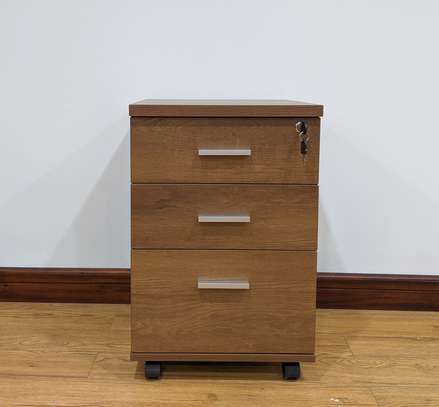 3-Drawer Mobile Pedestal in Dark Oak image 2