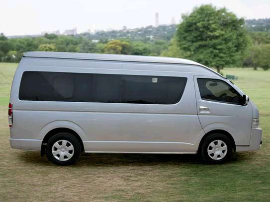 Toyota hiace diesel 2019 model image 2