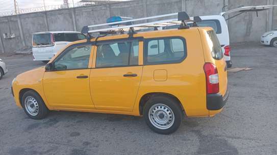 Toyota Probox Amarillo Utilitario Espacioso y Funcional image 3