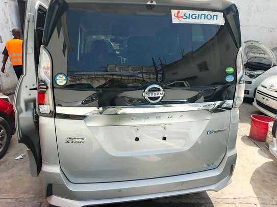 Nissan Serena empower image 8