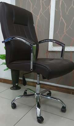 Office Chair; Classic Luxury Swivel Office Chair image 3