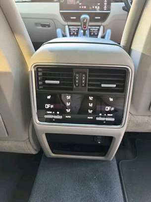 2019 Porsche cayenne coupe image 9