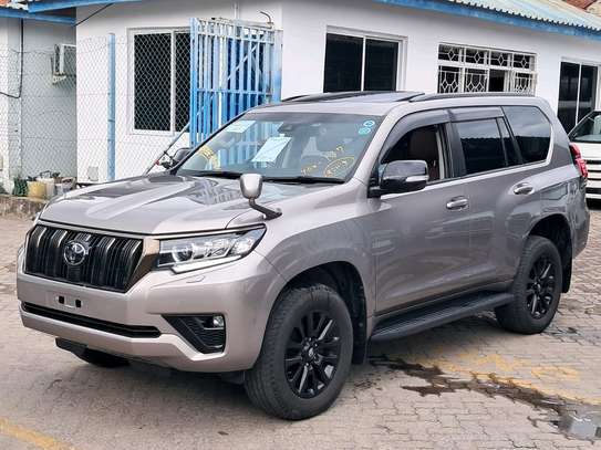 Toyota. Land Cruiser Prado grey image 5