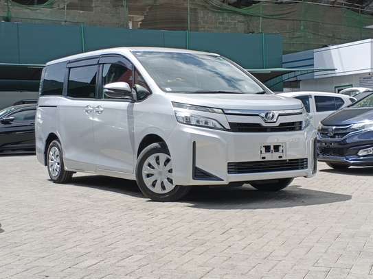 Toyota voxy 2018 on offer selling in Mombasa image 5
