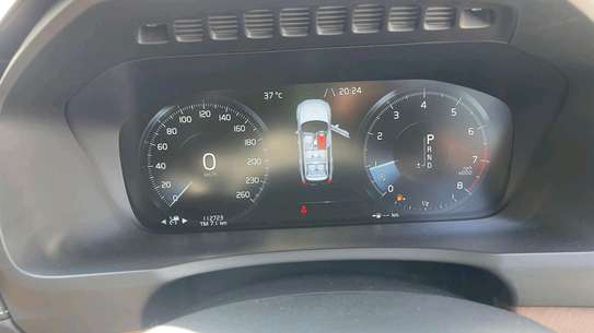 Volvo XC90 2018model 7 seater image 3