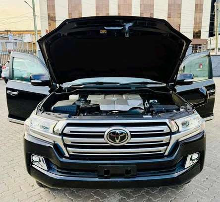 Toyota Land cruiser ZX V8 black color 2018 model image 5