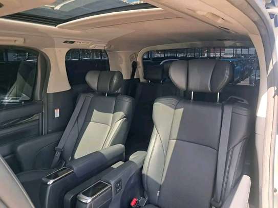 Toyota Alphard  with  sunroof image 9